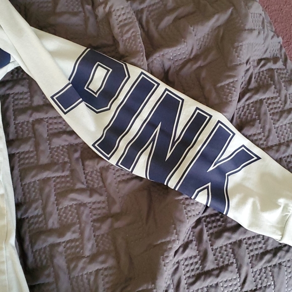 VS pink tee - Picture 2 of 3